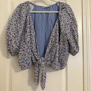 Abercrombie and Fitch Cropped tie floral top